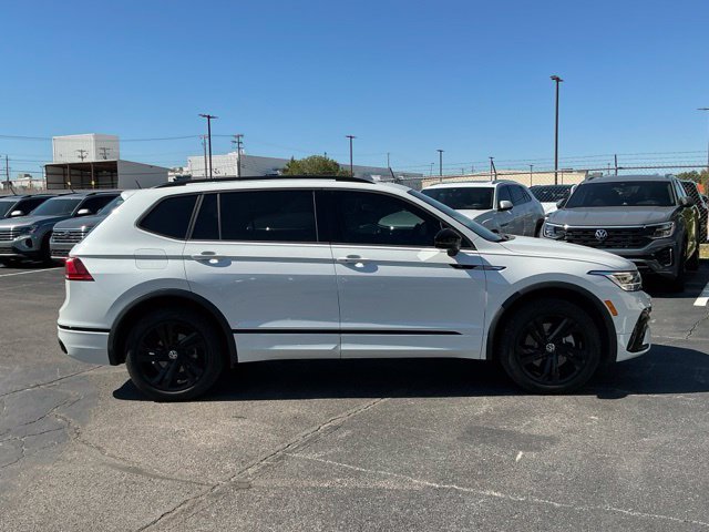 Certified 2023 Volkswagen Tiguan SE R-Line AWD/4WD image 2