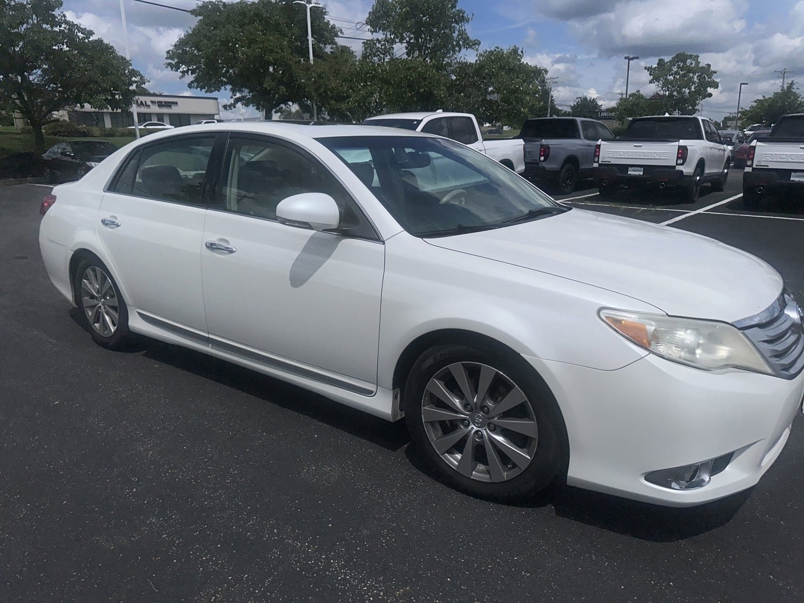 Used 2011 Toyota Avalon Limited FWD image 11