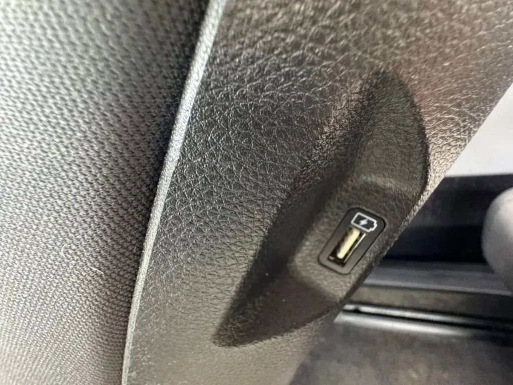 Used 2022 Kia Carnival LX image 30