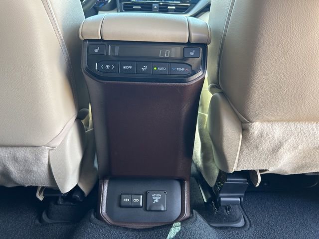 Used 2022 Toyota Highlander Platinum AWD/4WD image 18