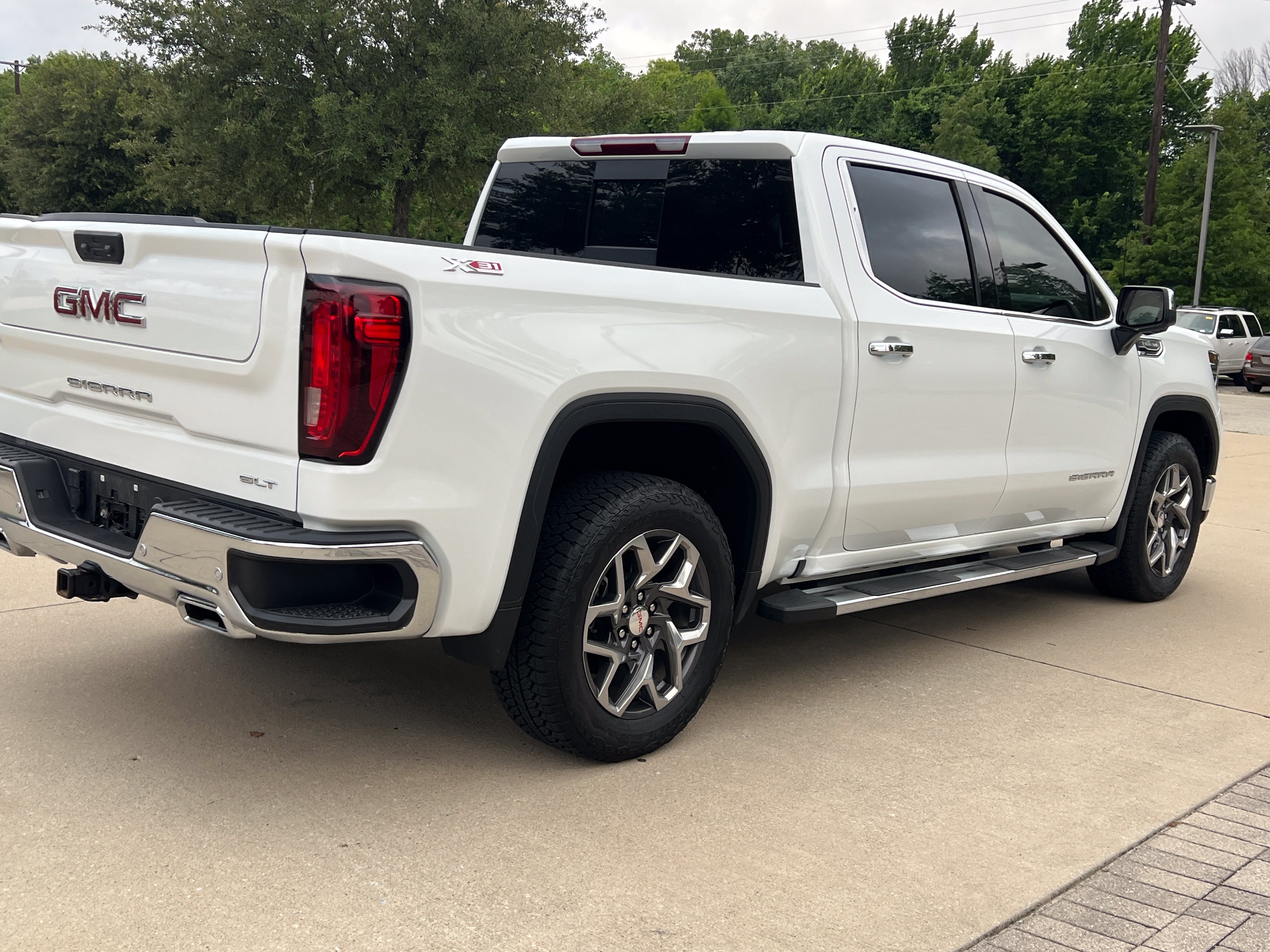 Used 2024 GMC Sierra 1500 SLT w/ SLT Premium Plus Package AWD/4WD image 10