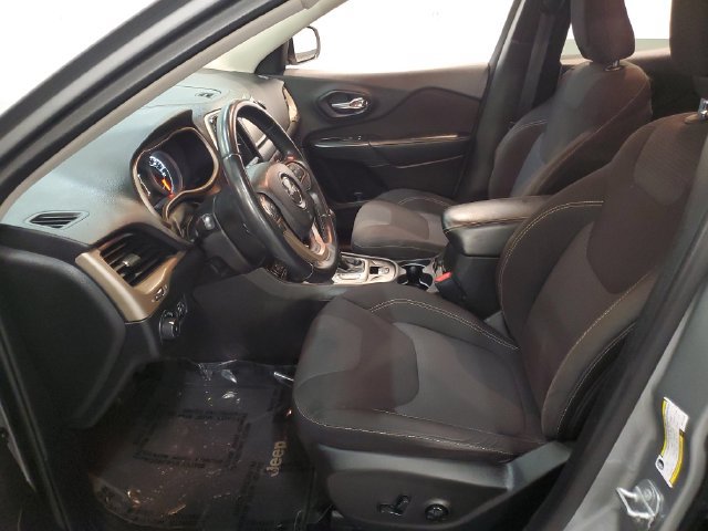 Used 2016 Jeep Cherokee Latitude AWD/4WD image 11