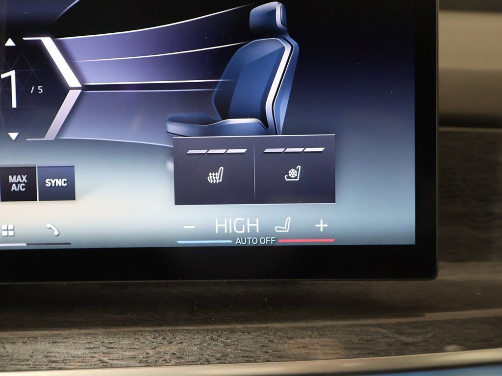 Used 2025 BMW 740i xDrive image 54