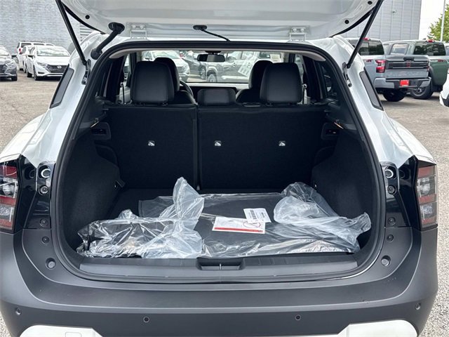 New 2025 Nissan Kicks SR image 13