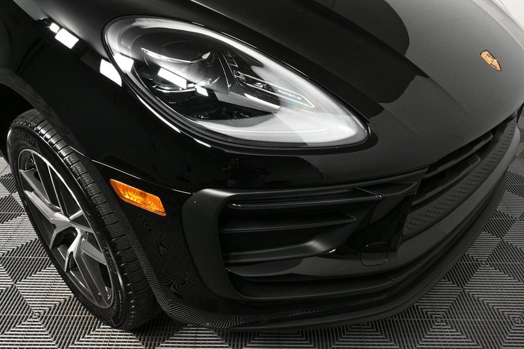 Certified 2026 Porsche Macan AWD/4WD image 38