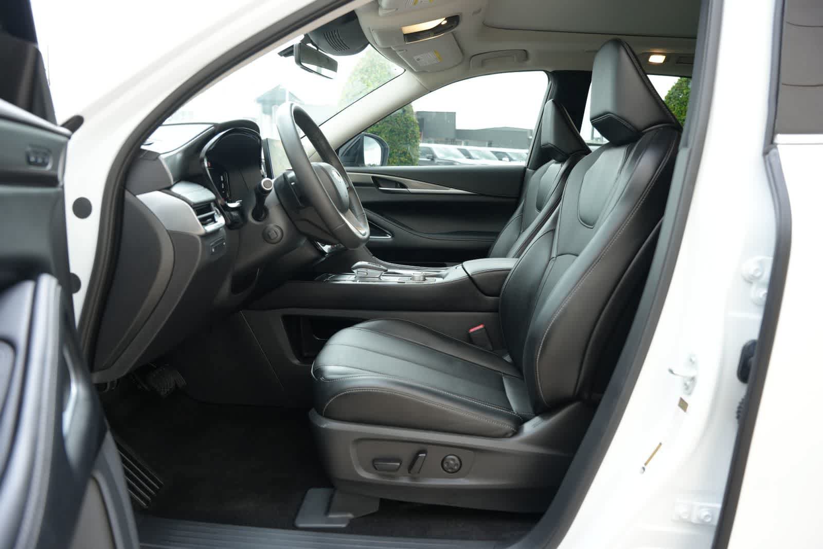 Certified 2026 INFINITI QX60 Luxe w/ Cargo Package AWD/4WD image 17