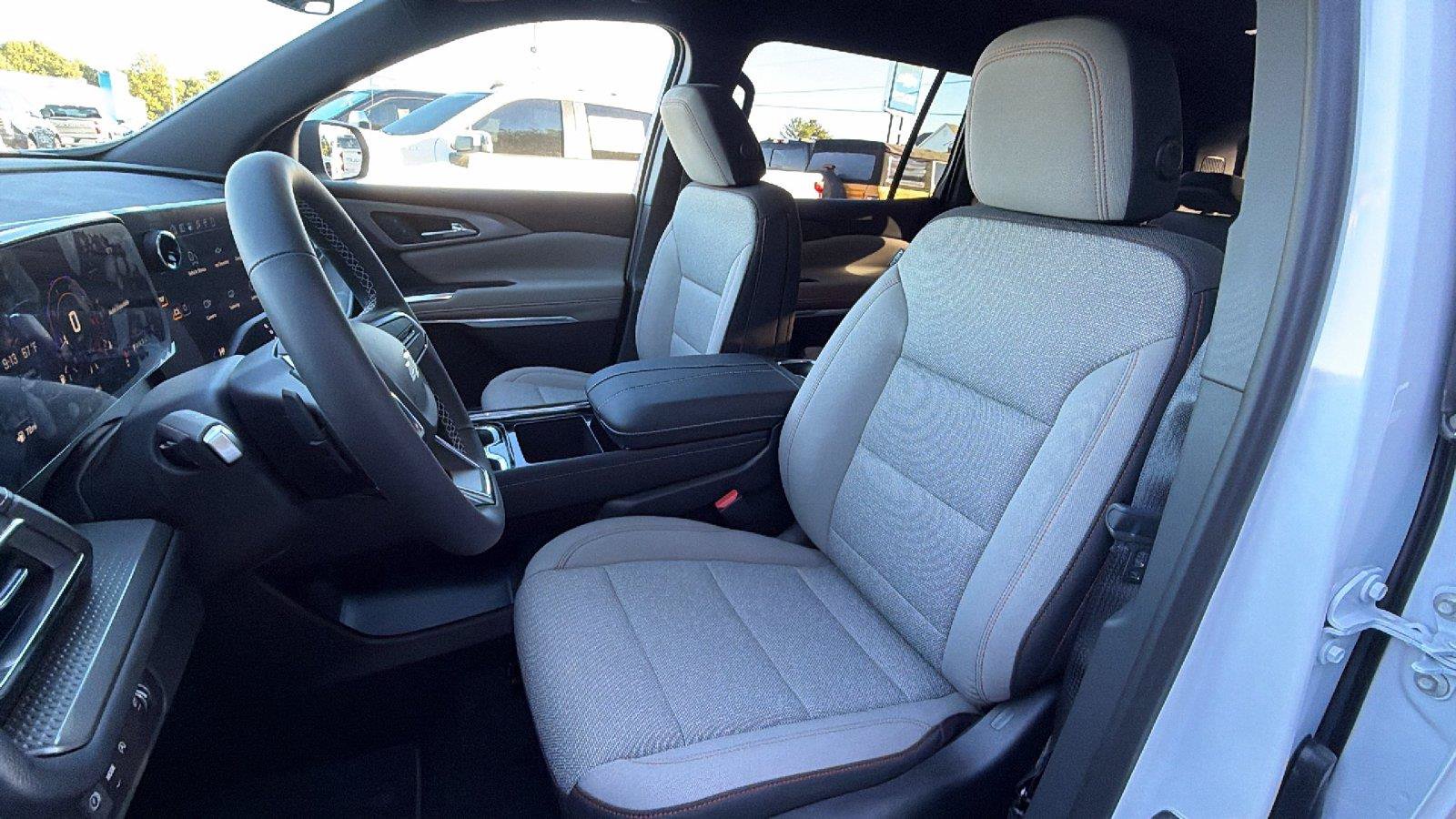 New 2027 Chevrolet Traverse LT FWD image 4