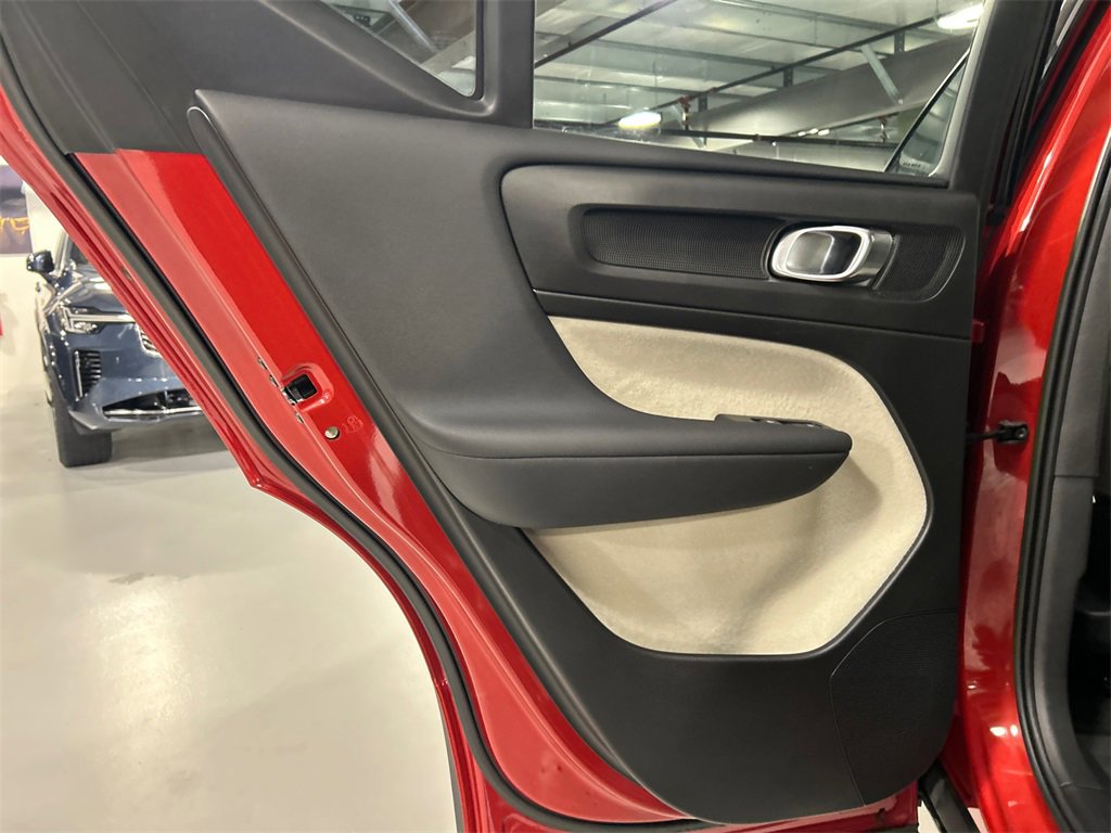 Certified 2023 Volvo XC40 B5 Plus w/ Climate Package image 20