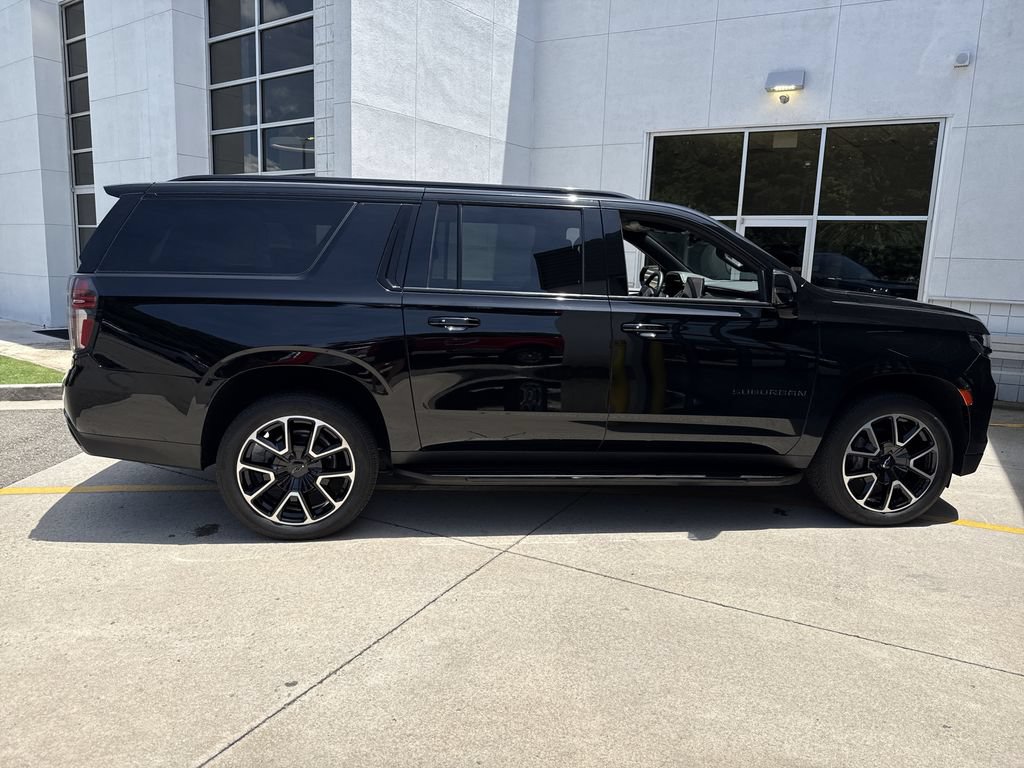 Used 2024 Chevrolet Suburban RST w/ Luxury Package AWD/4WD image 8