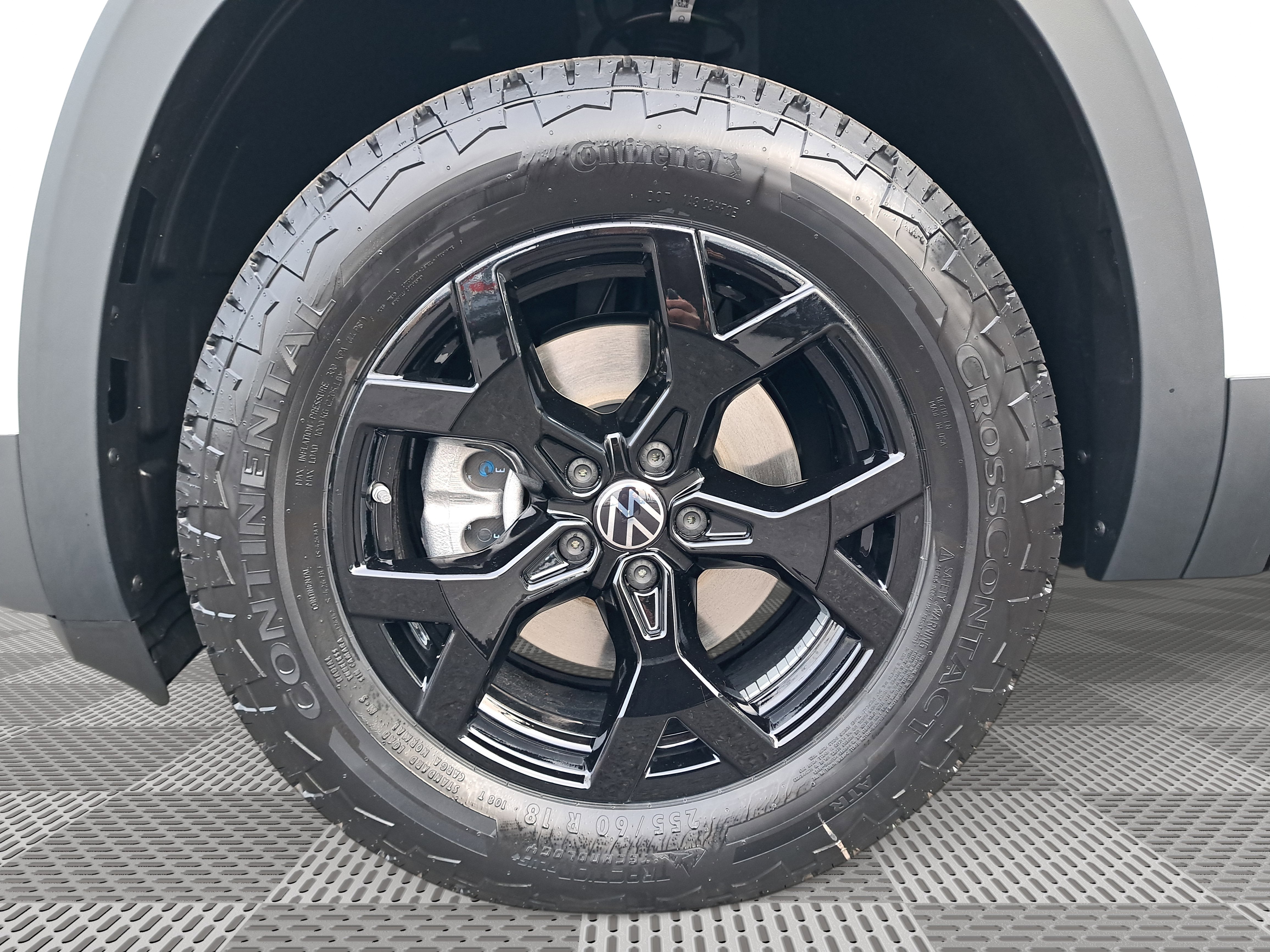 New 2025 Volkswagen Atlas Peak Edition SE image 10