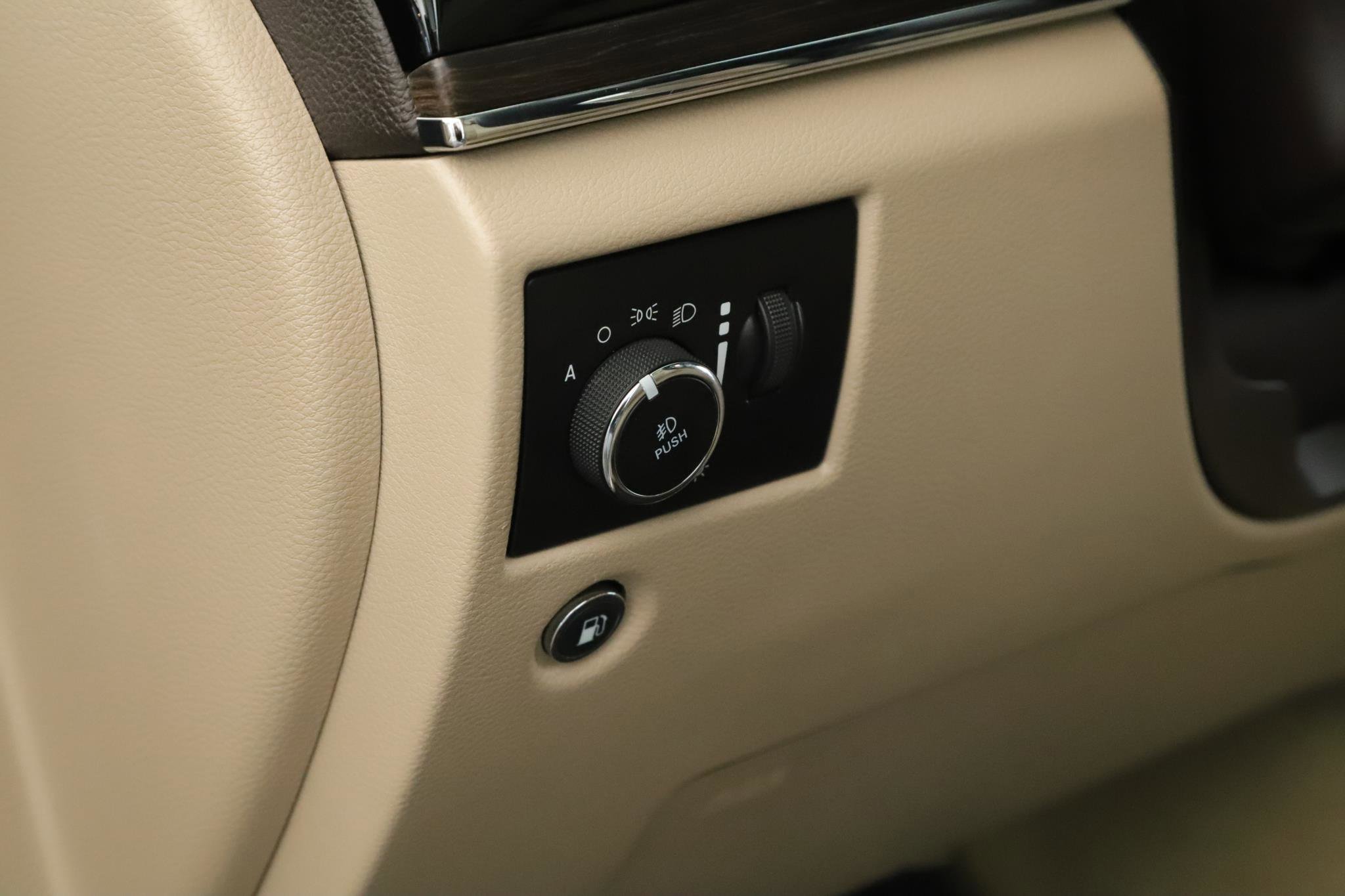 Used 2021 Jeep Grand Cherokee Overland image 9