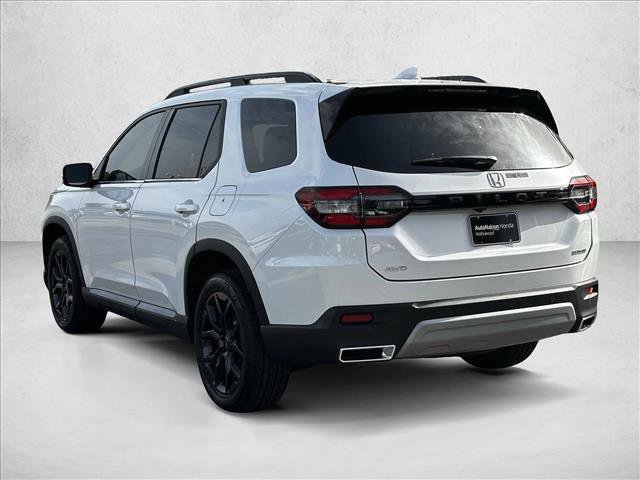 New 2025 Honda Pilot Touring image 9