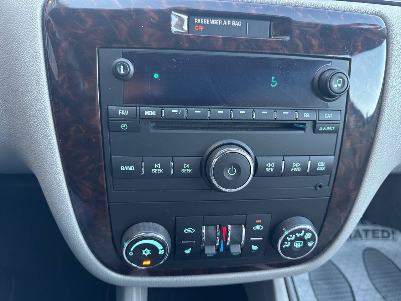 Used 2013 Chevrolet Impala LTZ FWD image 29