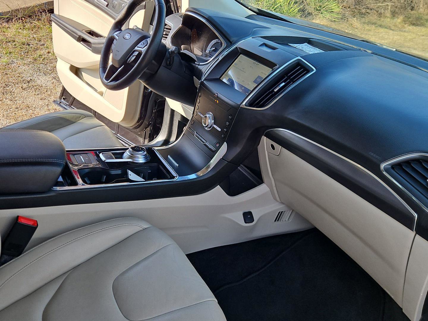 Used 2020 Ford Edge Titanium w/ Cargo Accessory Package image 23