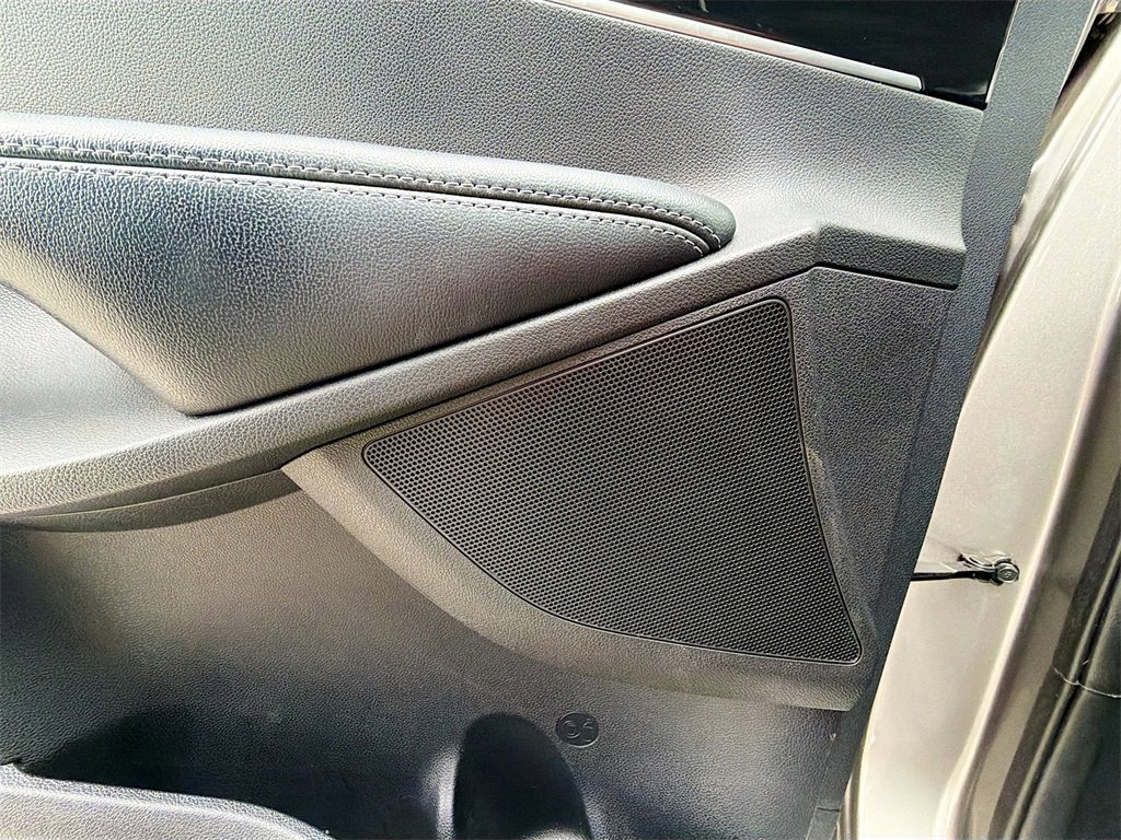 Used 2019 Kia Sorento L image 18