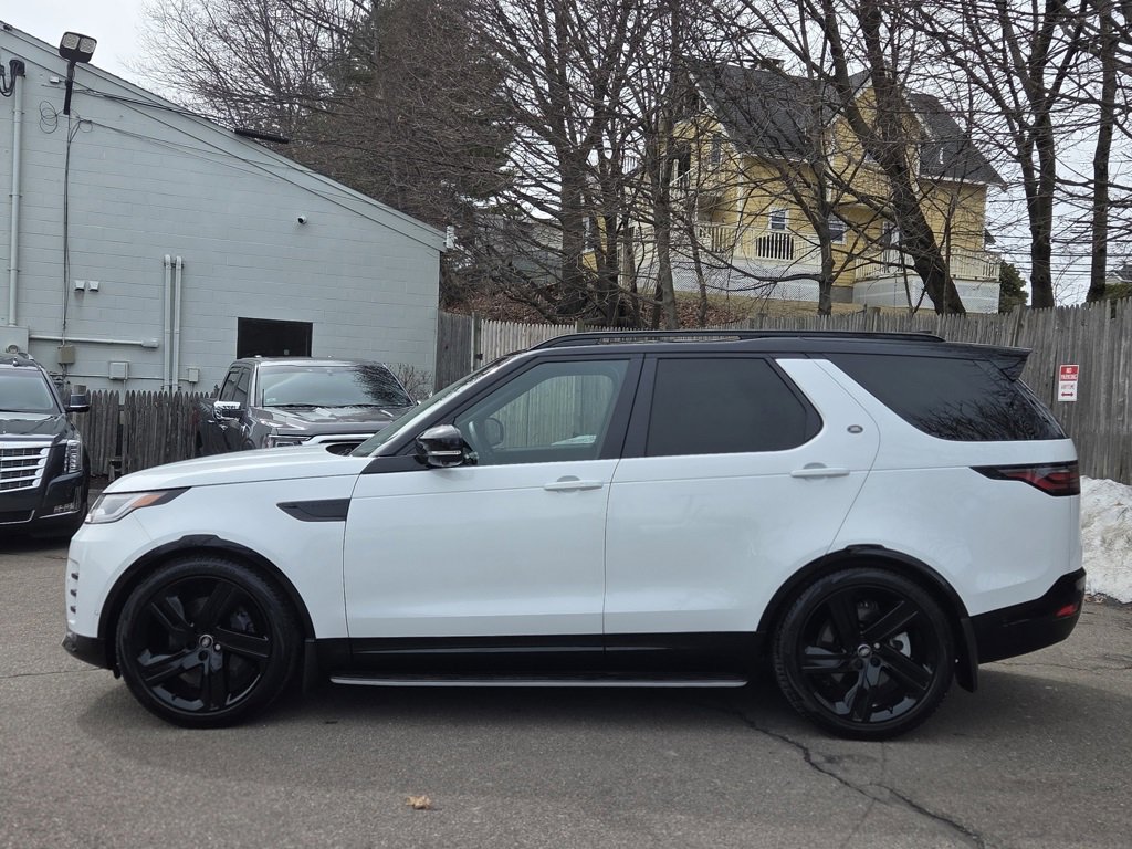 Used 2025 Land Rover Discovery Dynamic SE image 3