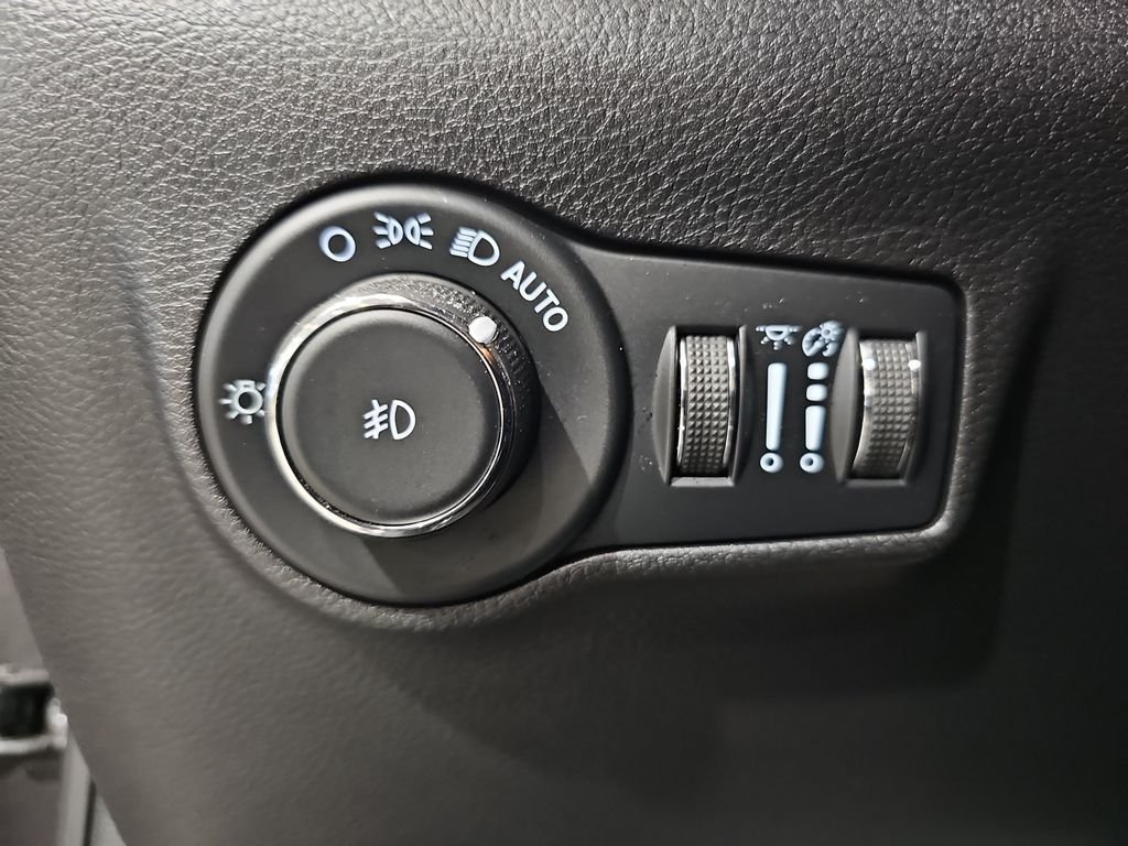 Used 2023 Jeep Compass Latitude AWD/4WD image 27