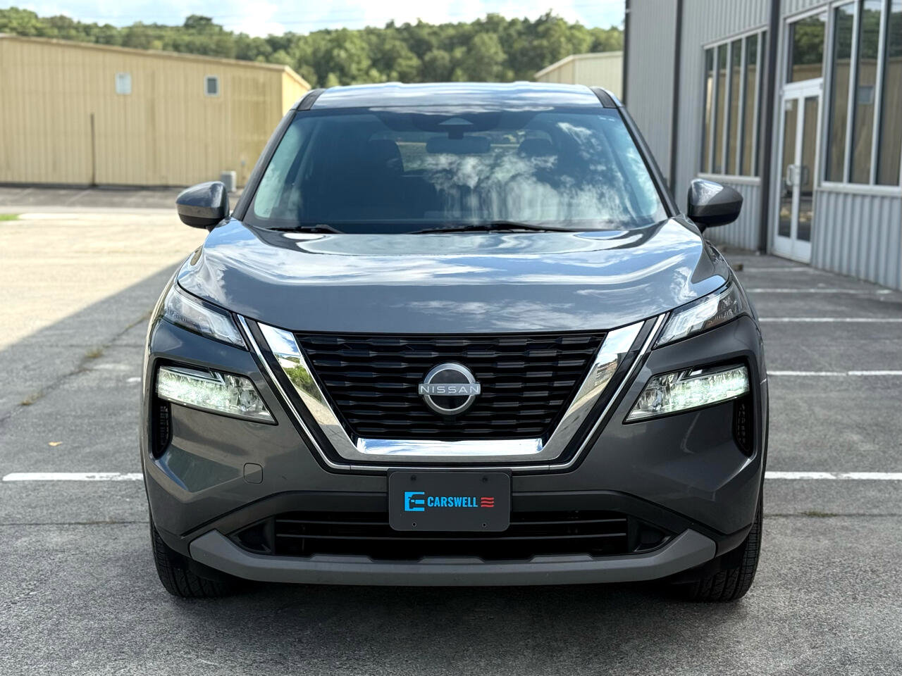 Used 2023 Nissan Rogue SV image 2
