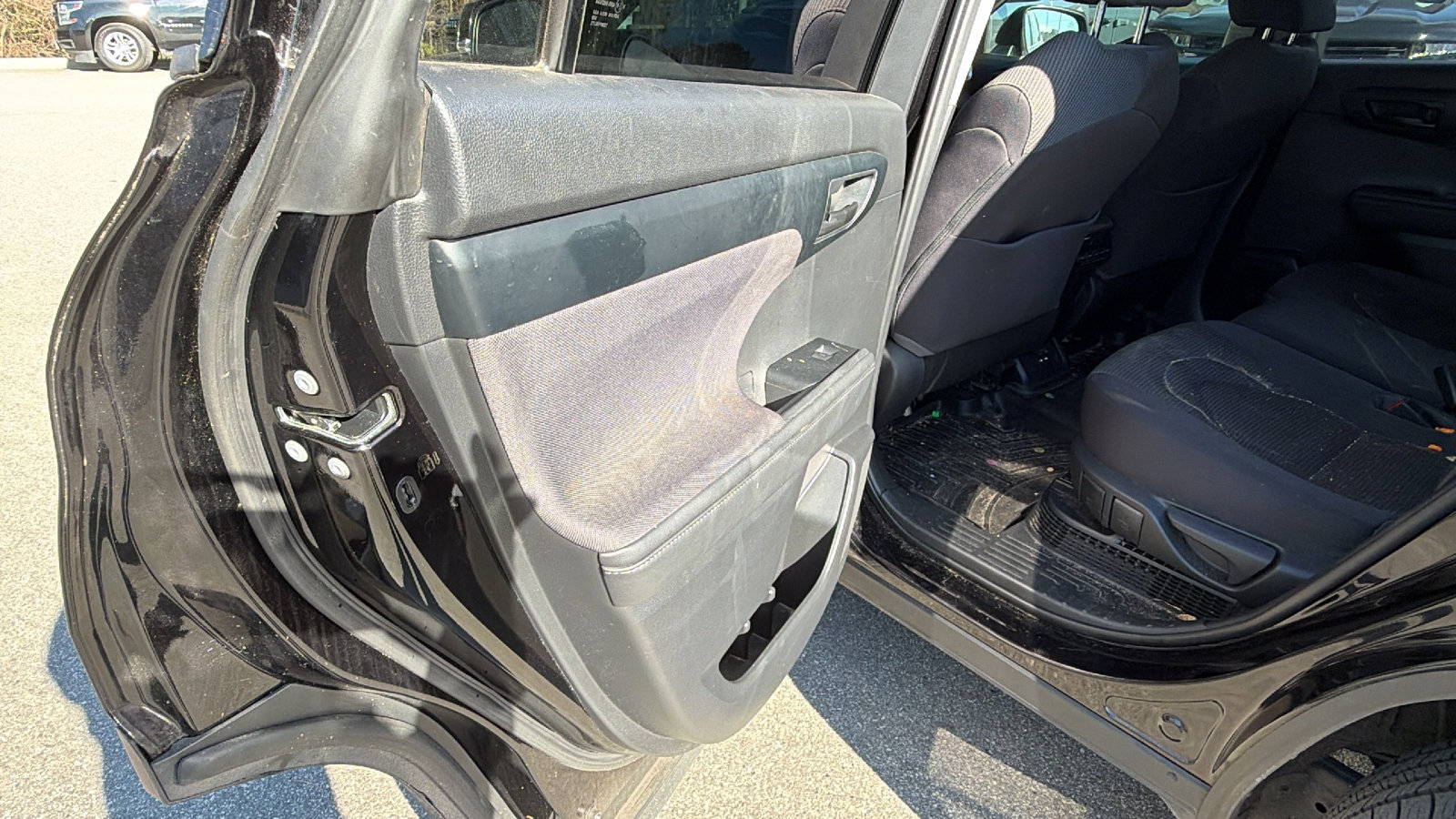 Used 2020 Toyota Highlander LE image 23