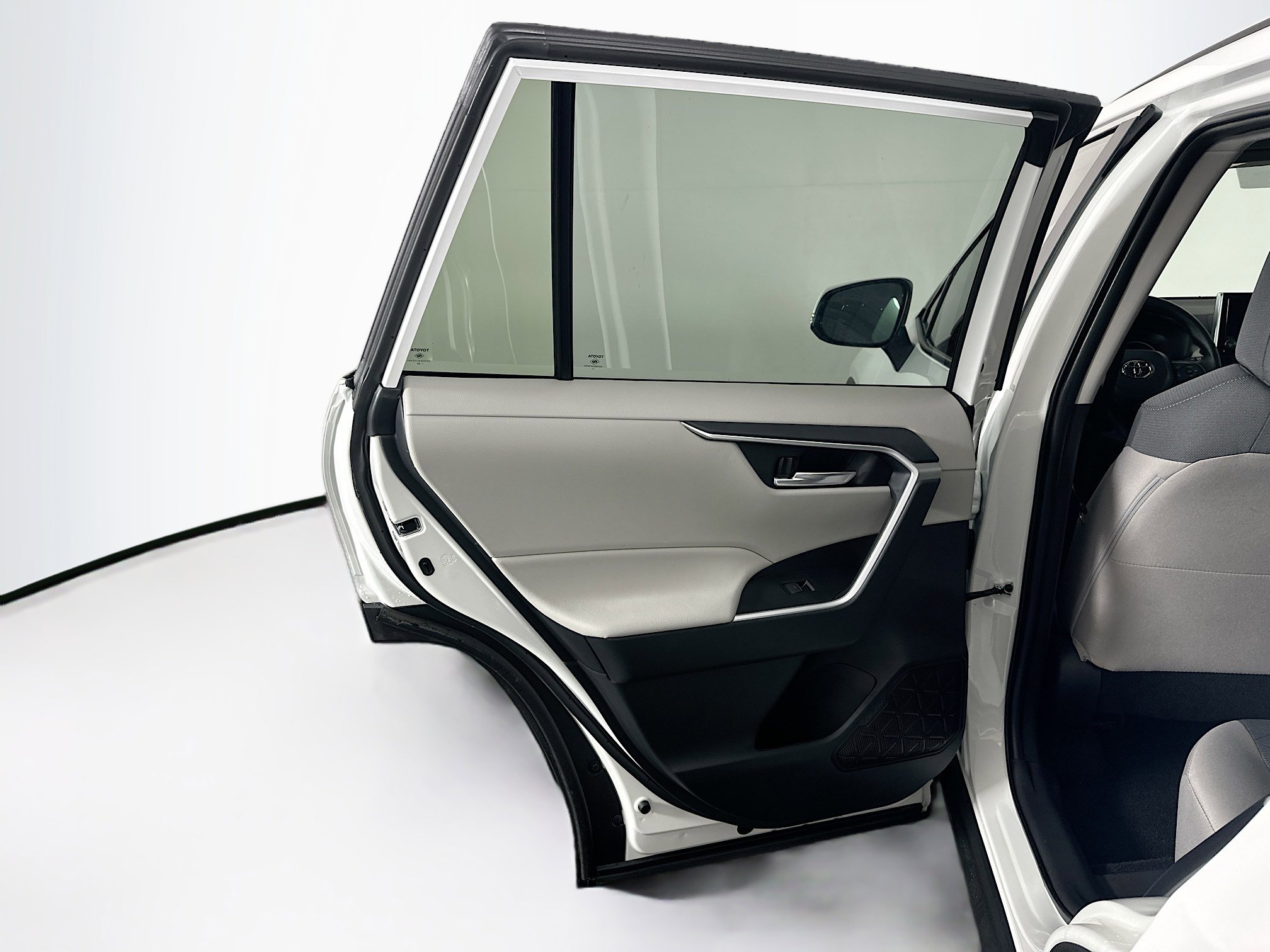 Used 2025 Toyota RAV4 XLE w/ Convenience Package image 27