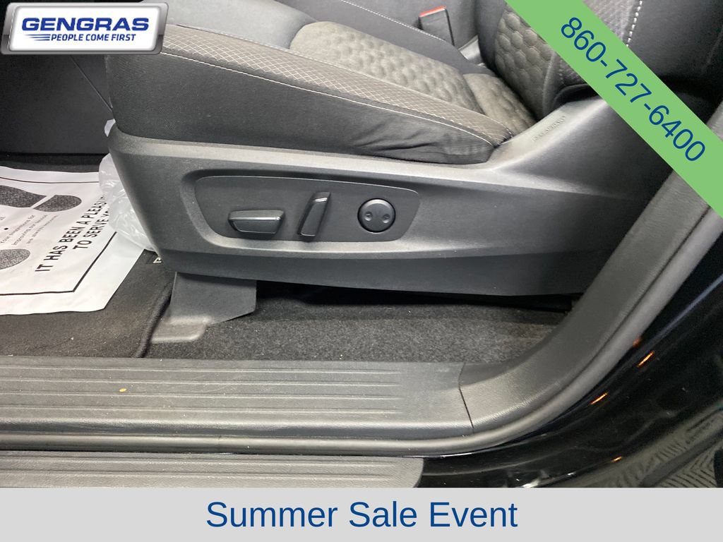 Used 2022 Nissan Pathfinder SV AWD/4WD image 14