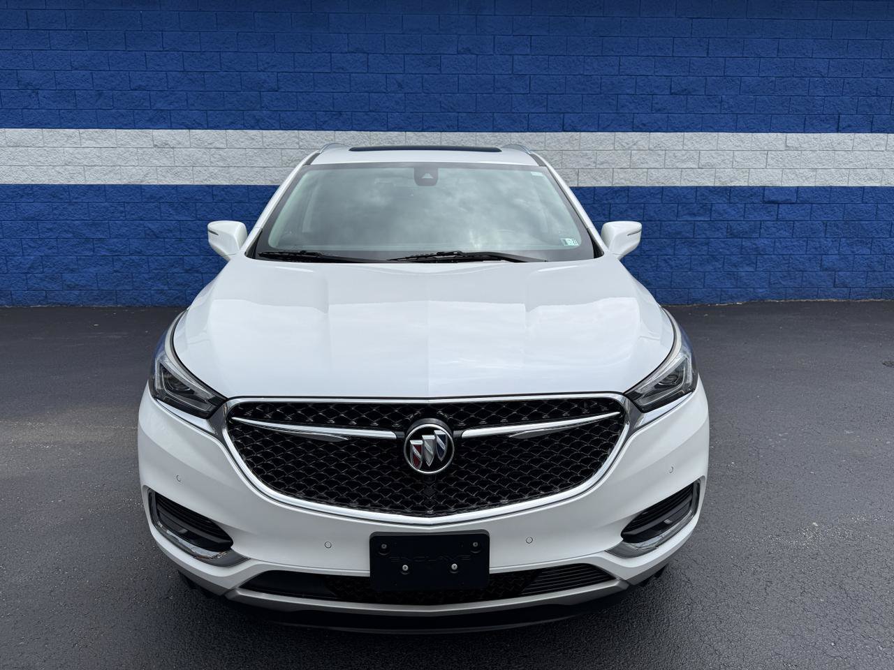 Used 2018 Buick Enclave Avenir w/ Avenir Technology Package AWD/4WD image 4