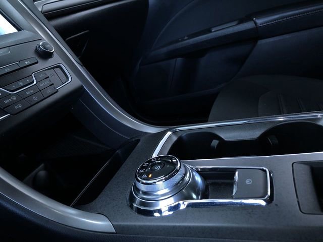 Used 2020 Ford Fusion SE image 29