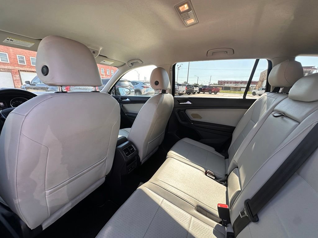 Used 2018 Volkswagen Tiguan SE w/ Front Fog Lights Package FWD image 16