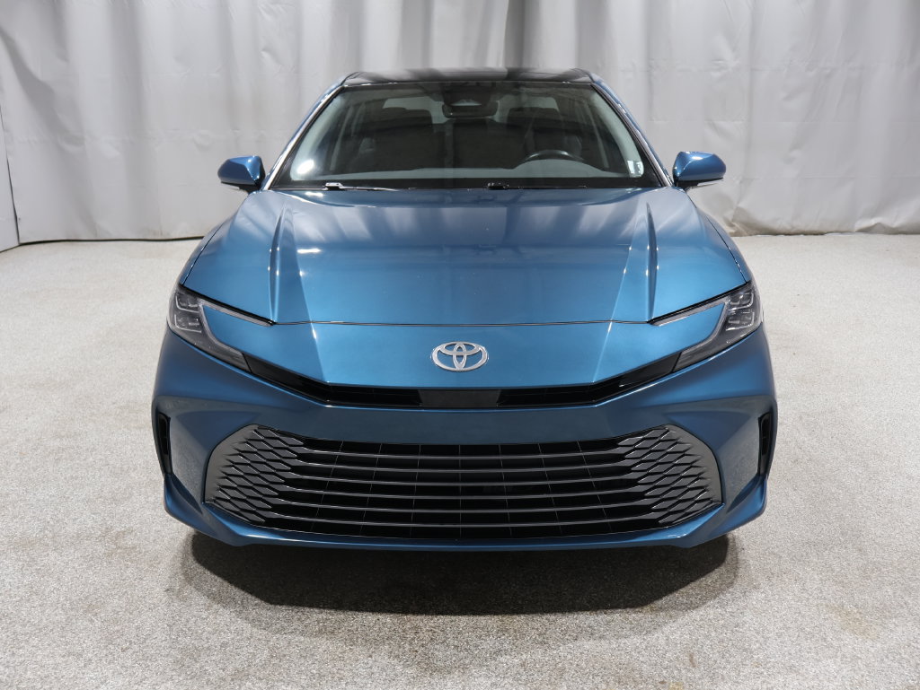 Used 2025 Toyota Camry XLE FWD image 7