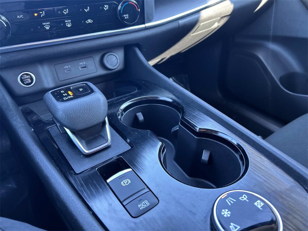 Used 2023 Nissan Rogue S image 31