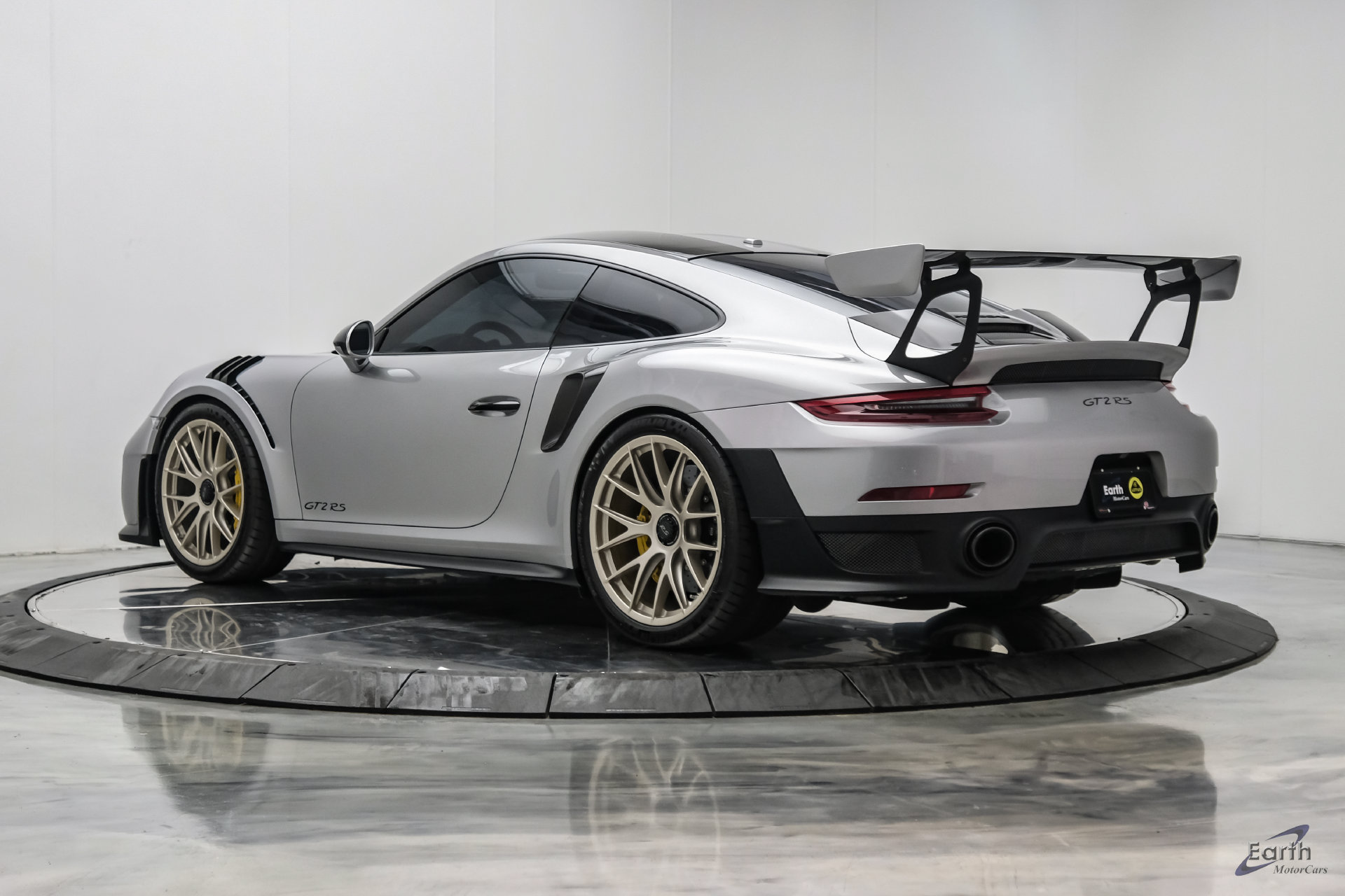 Used 2018 Porsche 911 GT2 RS RWD image 12