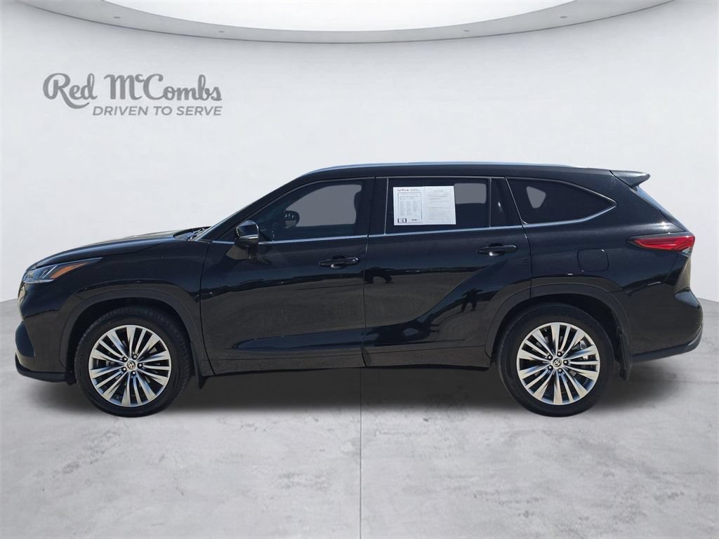 Used 2023 Toyota Highlander Platinum FWD image 2