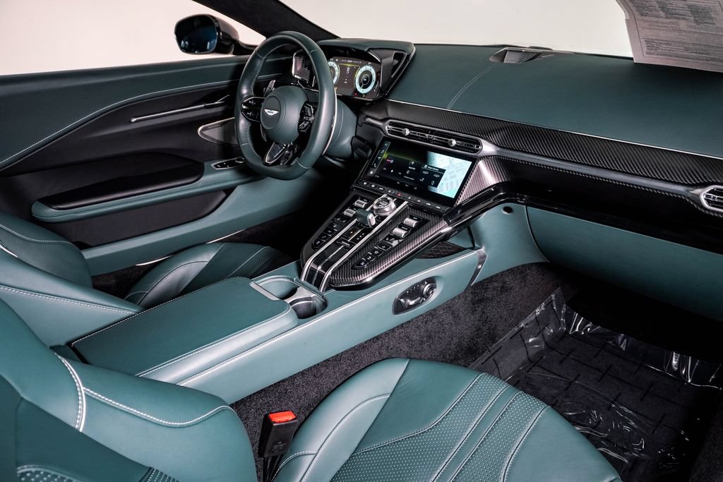 Used 2025 Aston Martin V8 Vantage Coupe RWD image 17