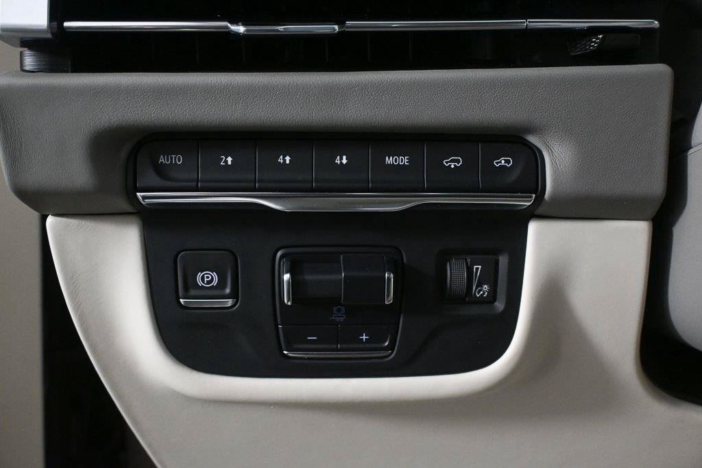 Used 2025 Cadillac Escalade Sport Platinum w/ LPO, Floor Liner Package AWD/4WD image 9