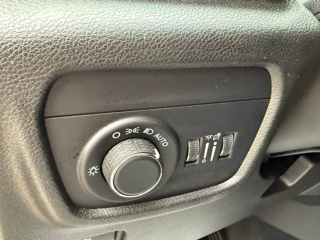 Used 2024 Jeep Grand Cherokee L Laredo image 14