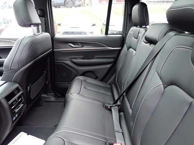 New 2025 Jeep Grand Cherokee Limited w/ MOPAR Finishing Package image 13
