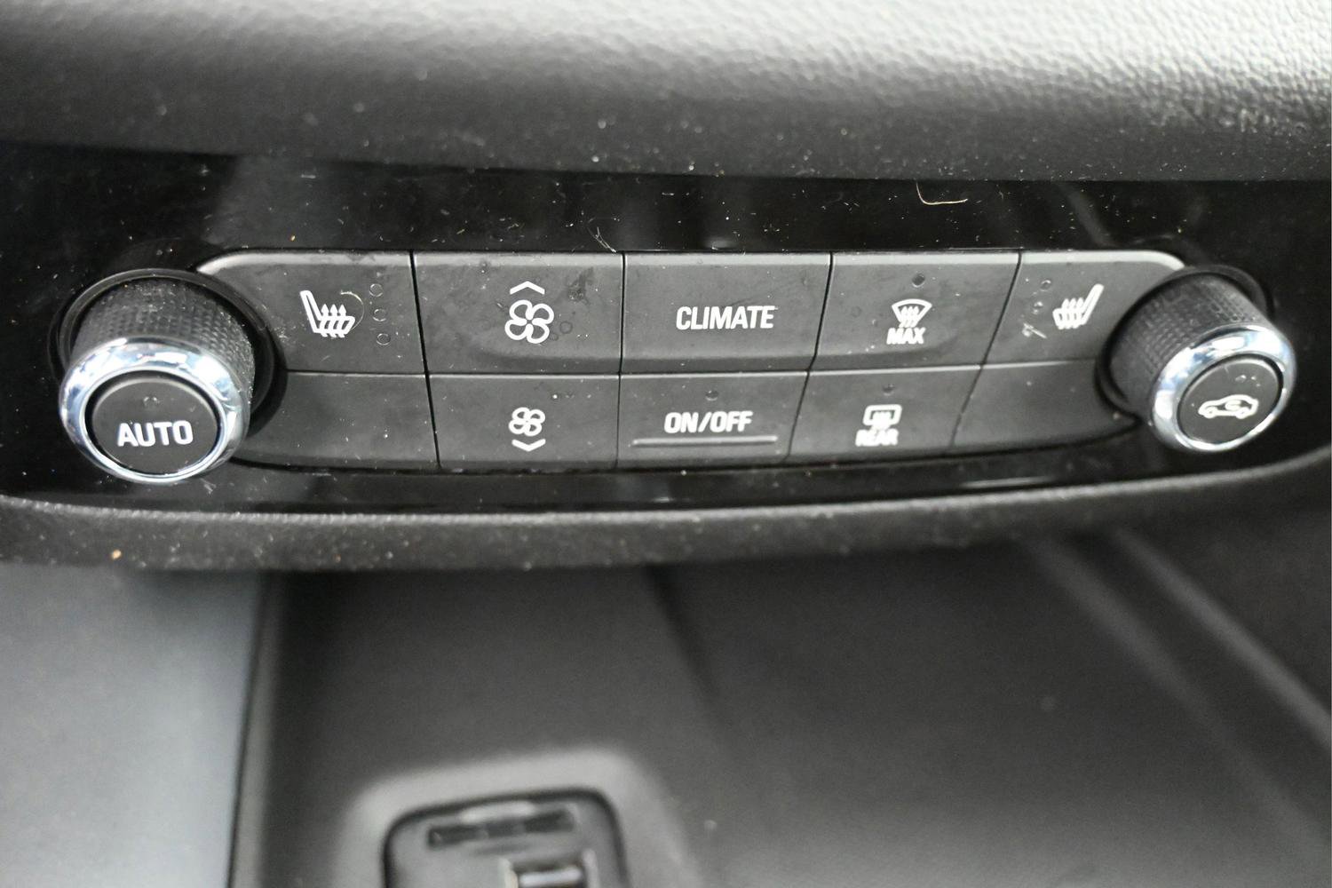 Used 2021 Buick Enclave Essence w/ Sun And Navigation Package image 21