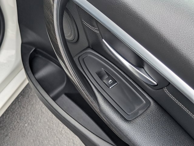 Used 2018 BMW 330e w/ Premium Package image 34