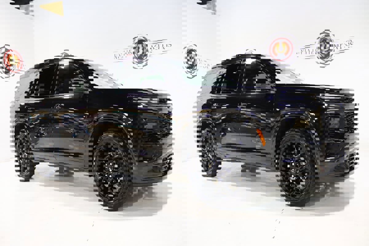 Used 2024 Chevrolet Traverse RS w/ LPO, Floor Liner Package image 7