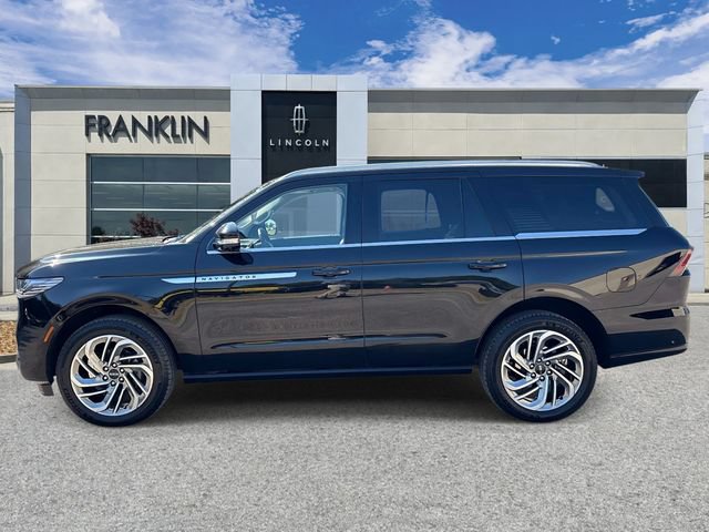 Certified 2025 Lincoln Navigator Reserve AWD/4WD image 4