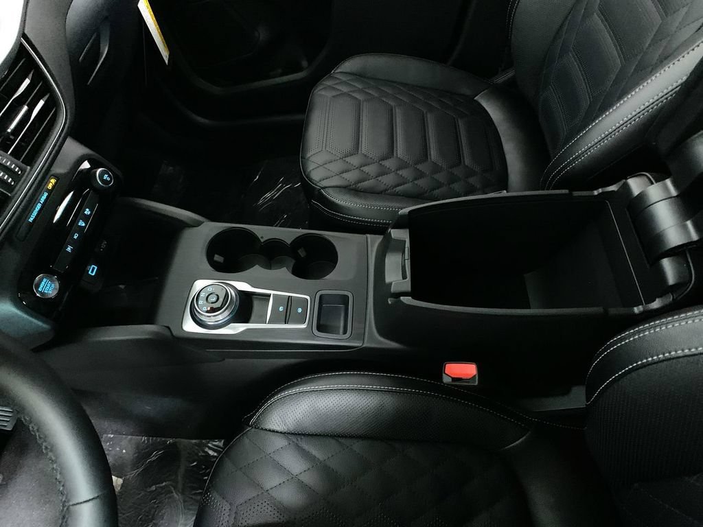 New 2023 Ford Escape SE w/ PHEV Premium Package FWD image 32