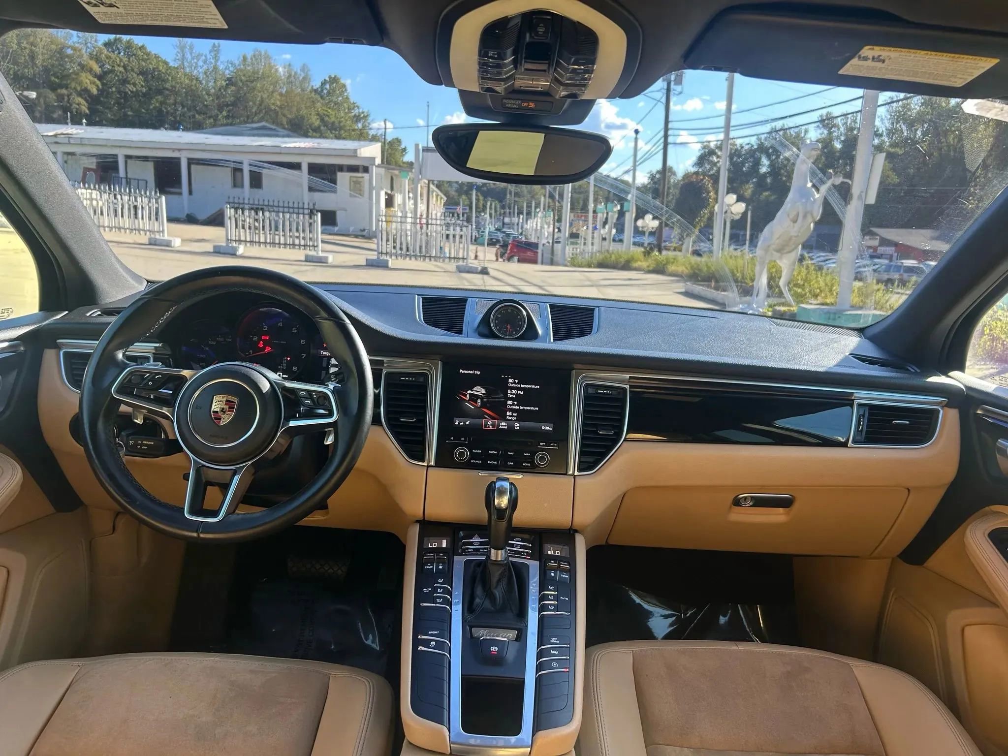 Used 2018 Porsche Macan AWD/4WD image 25