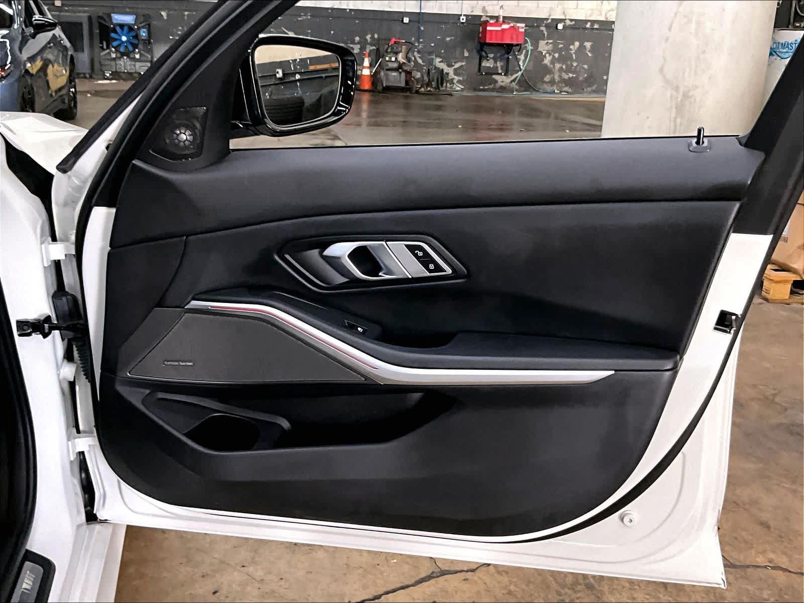 Used 2023 BMW 330i Sedan w/ M Sport Package RWD image 27