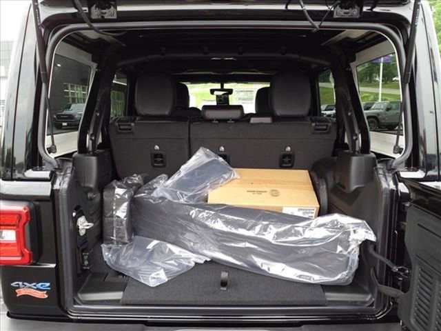 New 2023 Jeep Wrangler Unlimited Rubicon 4xe w/ Cold Weather Group image 12