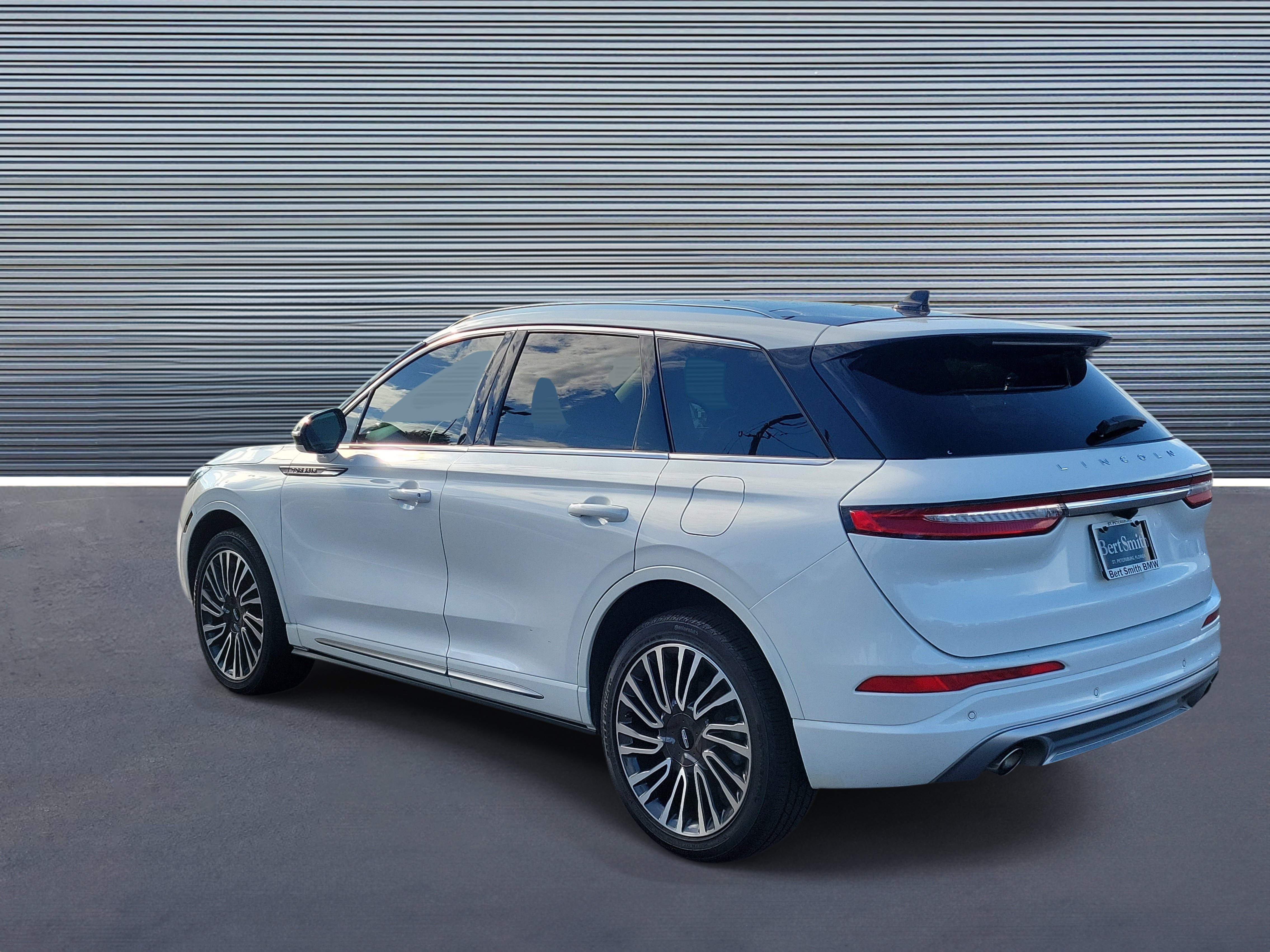 Used 2022 Lincoln Corsair Reserve w/ Sport Package AWD/4WD image 4