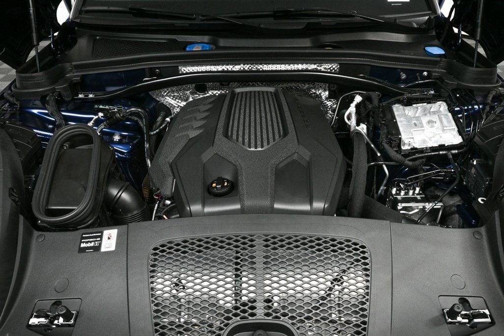Certified 2025 Porsche Macan image 34