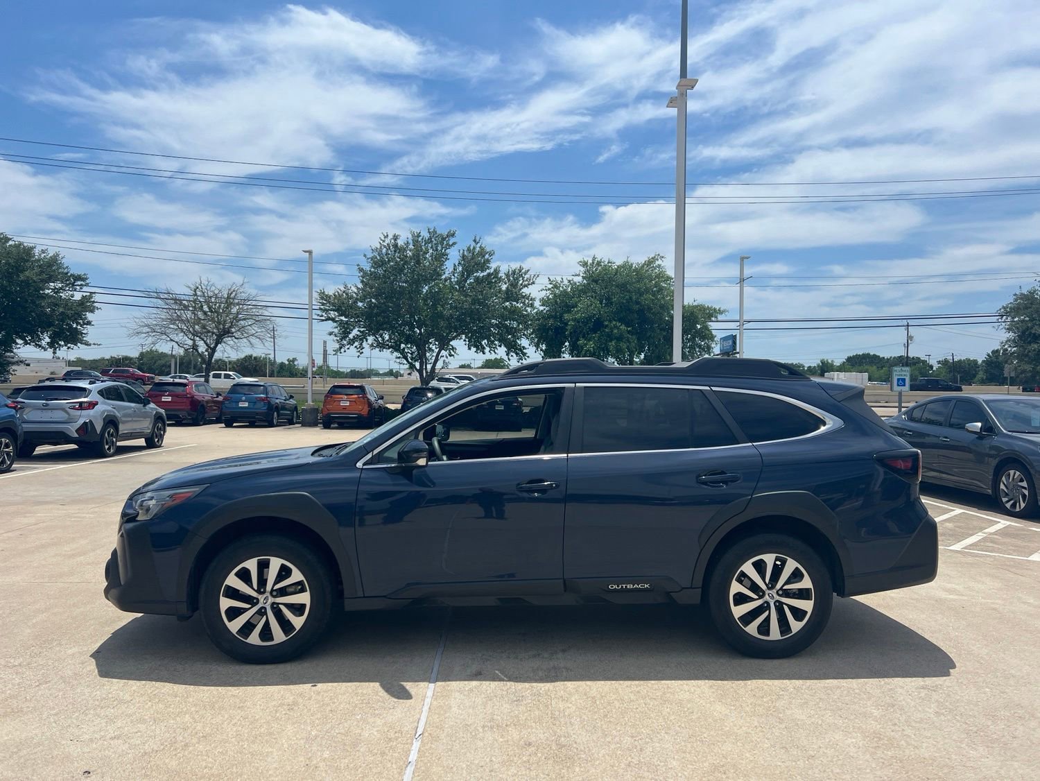 Used 2024 Subaru Outback Premium w/ Popular Package #1A AWD/4WD image 2