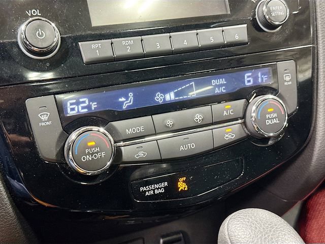Used 2016 Nissan Rogue SV w/ SV Moonroof Package AWD/4WD image 15