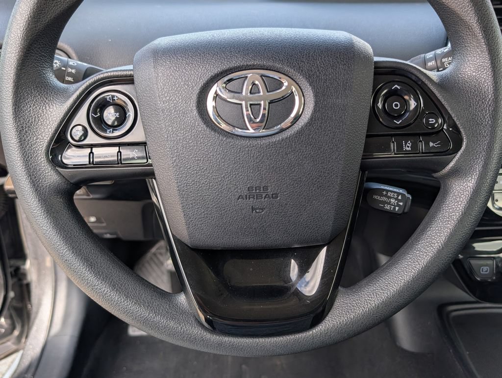 Used 2021 Toyota Prius LE FWD image 5