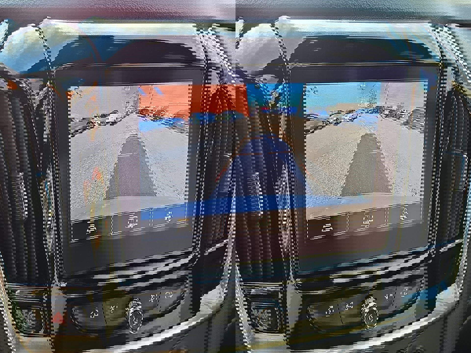 Used 2023 Chevrolet Traverse LT image 18